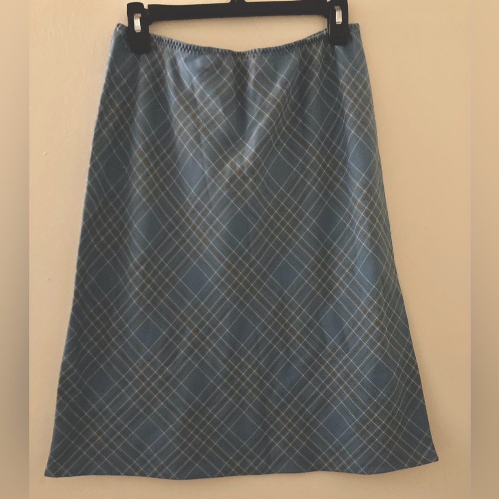 Liz Claiborne Sport Skirt SZ 8 Pattered MIDI with blue white tan colors